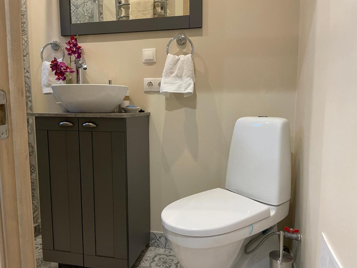 Pristine 1Br Apt In City Center W/ Patio And Parking Riga Bagian luar foto